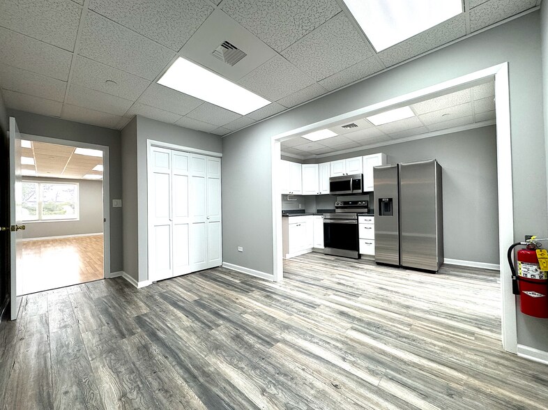 More Photos Of 9856 Derby Ln, Westchester Warehouse For Lease