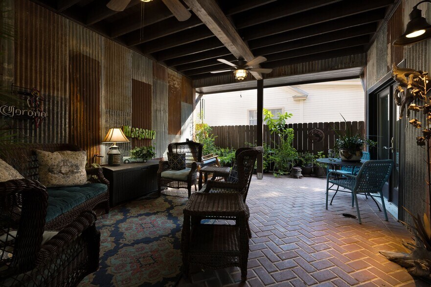 More Photos Of 504 Tivy St, Kerrville Flex For Sale