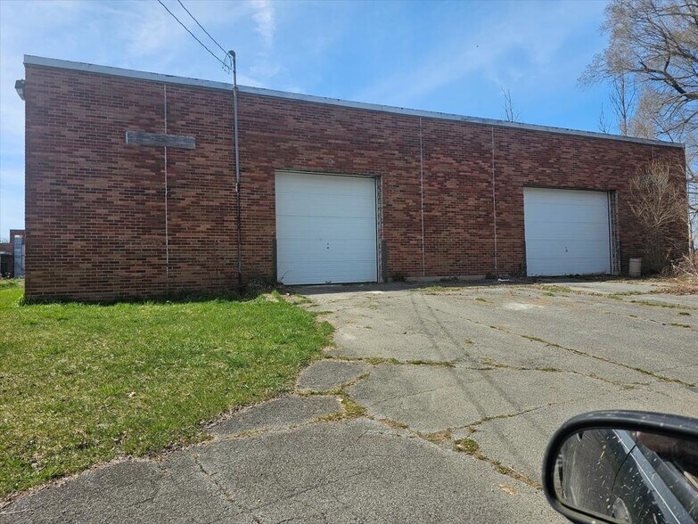 More Photos Of 100 Elm St, Owego Warehouse For Lease