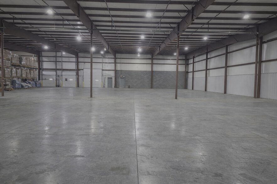 More Photos Of 961 N Main St, Mansfield Warehouse For Lease