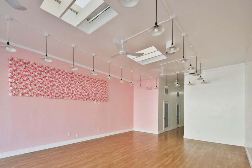 More Photos Of 7934-7940 W 3rd St, Los Angeles Storefront For Lease