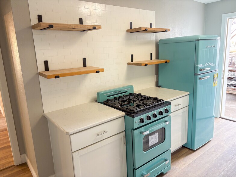 More Photos Of 11 N Walnut St, Iola Apartments For Sale