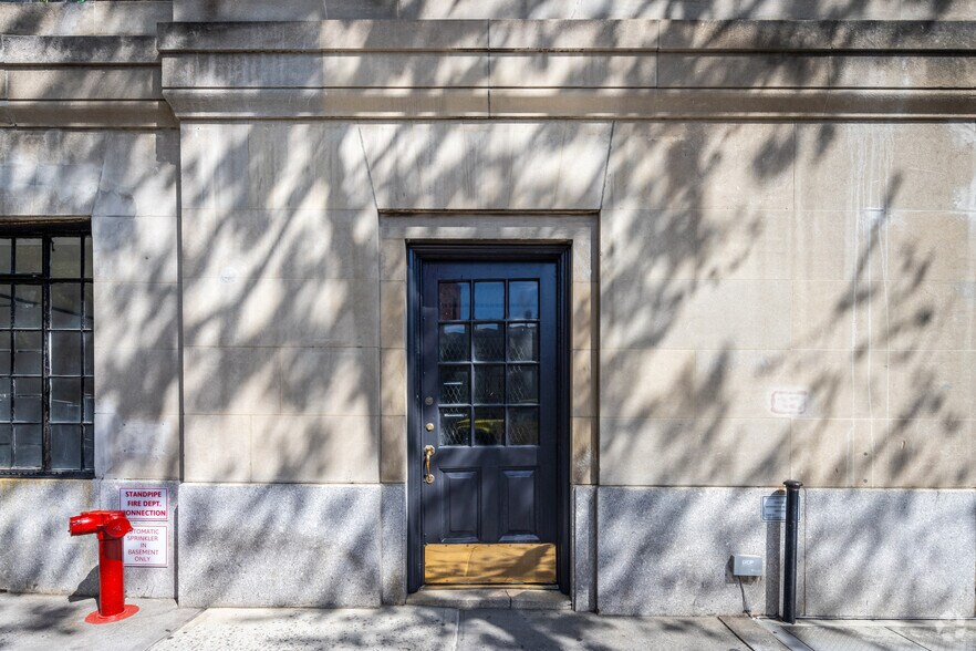 More Photos Of 1 Christopher St, New York Apartments For Lease