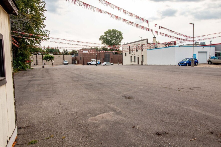 More Photos Of 2650 Central NE ave, Minneapolis General Retail For Sale