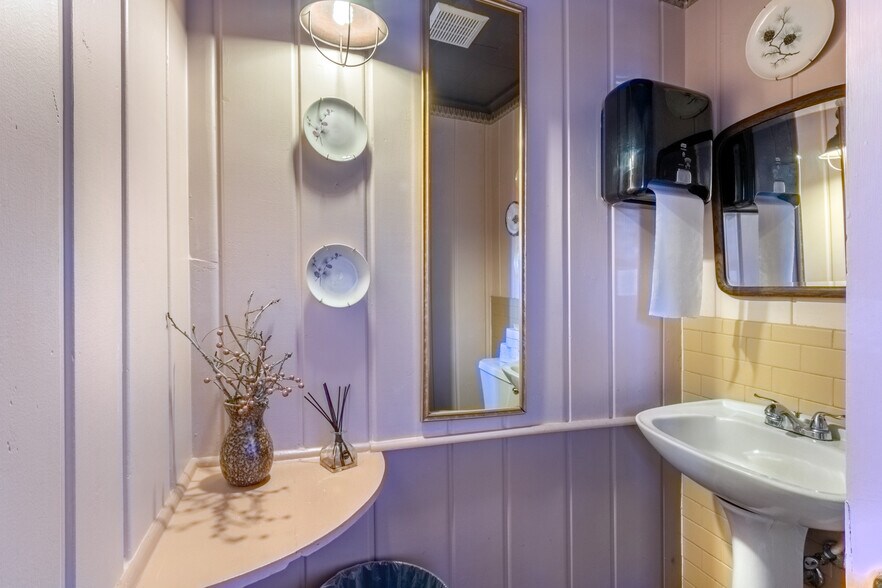 More Photos Of 210 Rapids Ln, Grand Lake Restaurant For Sale