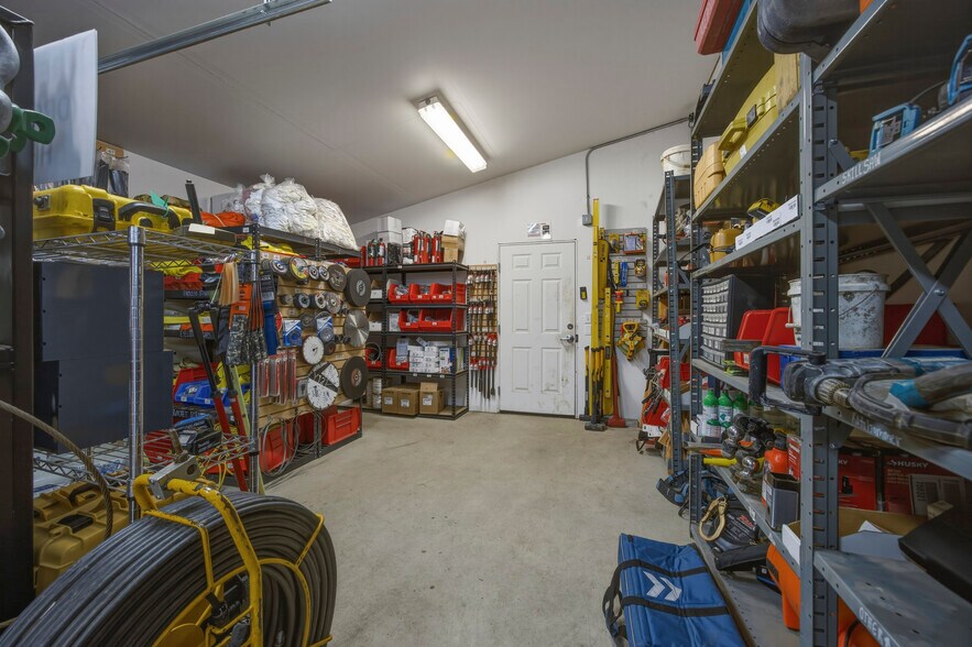 More Photos Of 2213 Henderson Loop, Richland Warehouse For Sale