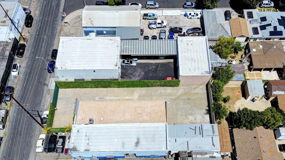 More Photos Of 7448 Deering Ave, Canoga Park Industrial For Sale
