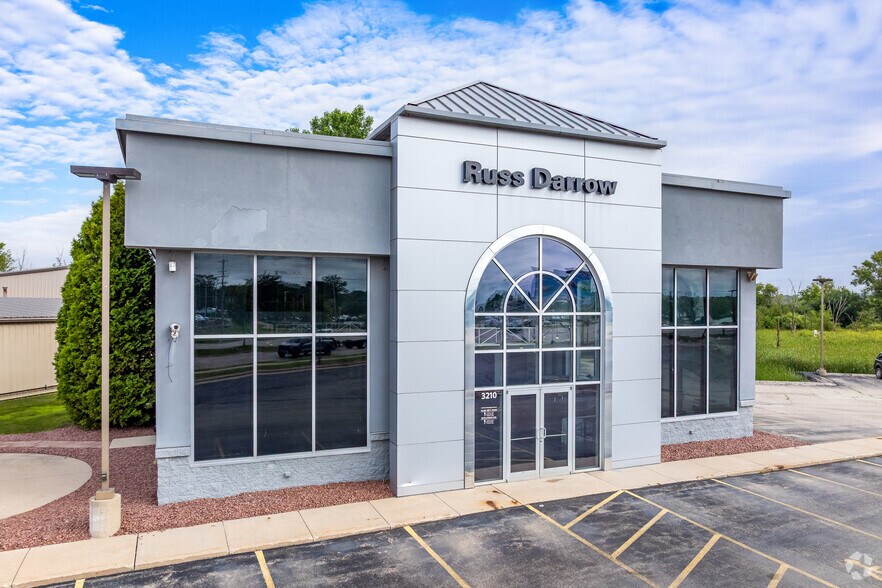 More Photos Of 3210 W Washington St, West Bend Auto Dealership For Lease