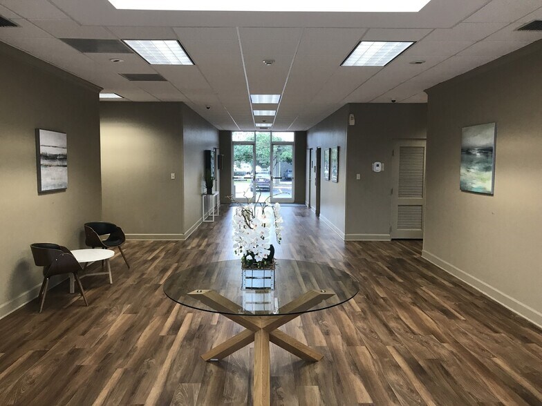 More Photos Of 3929 Airport Blvd, Mobile Office For Lease