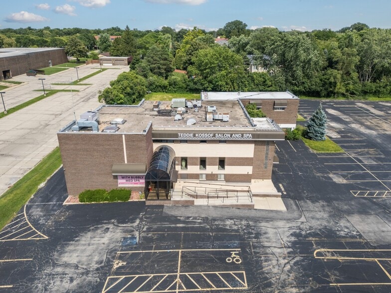More Photos Of 281 Waukegan Rd, Northfield Freestanding For Sale
