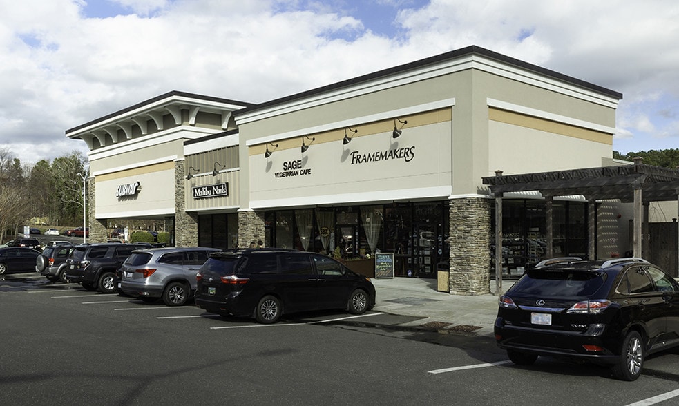 More Photos Of 1129 Weaver Dairy Rd, Chapel Hill Unknown For Lease