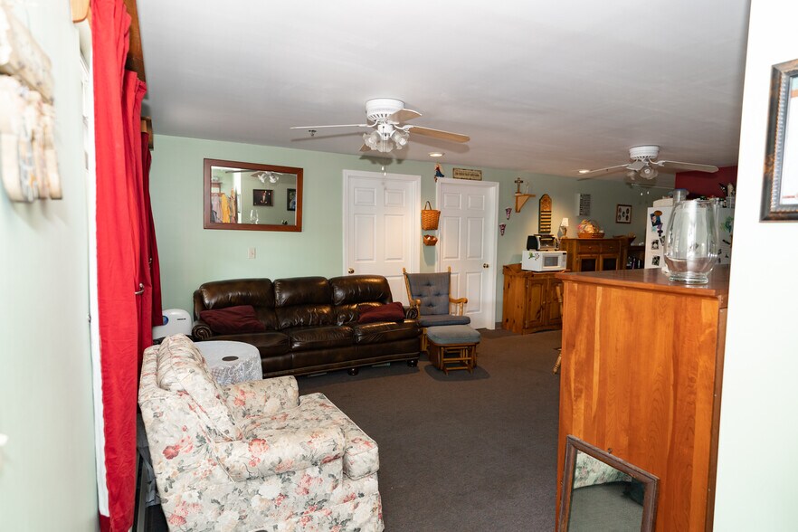 More Photos Of 8 Jennifer Dr, Merrimack Flex For Sale