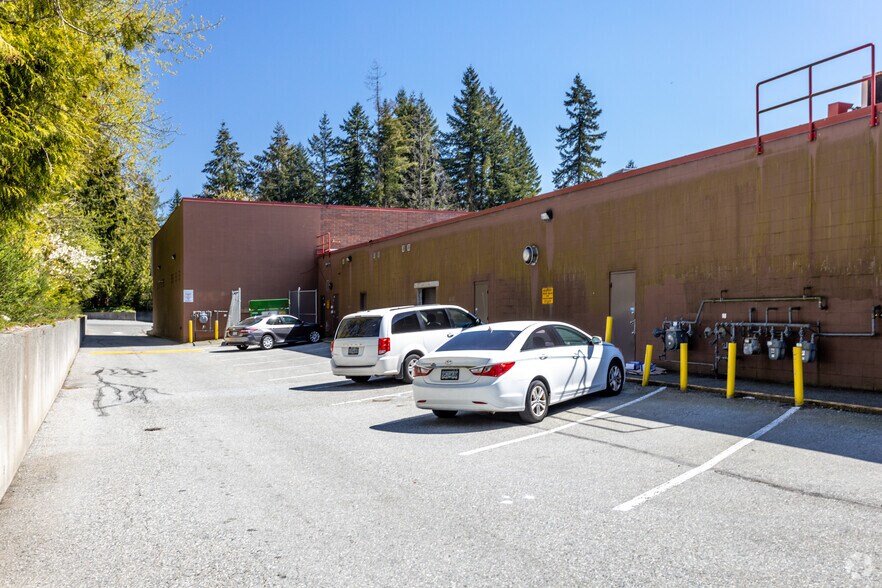 More Photos Of 2755 Lougheed Hwy, Port Coquitlam Unknown For Lease