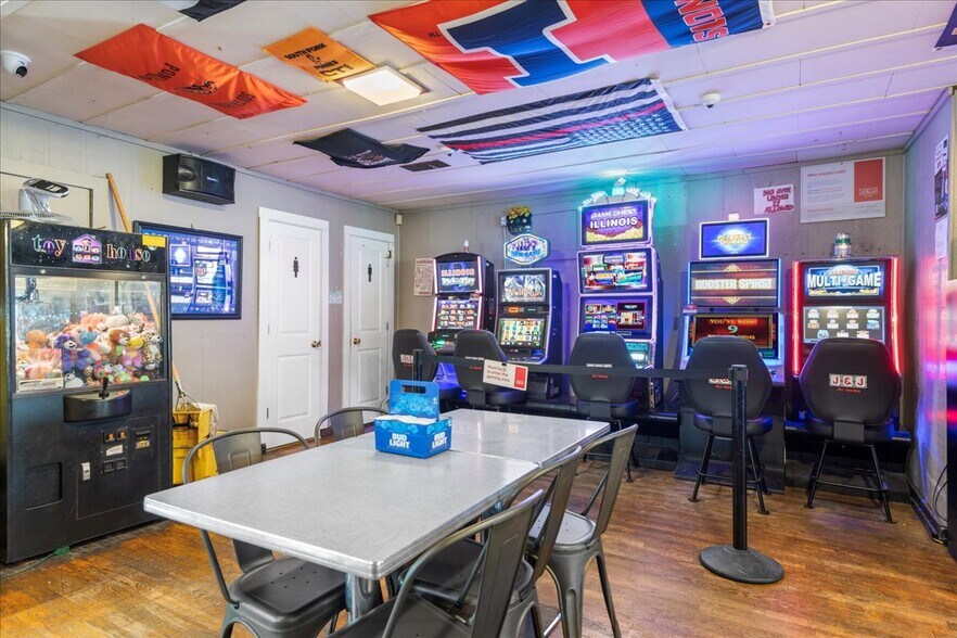 More Photos Of 104 Taylorville Rd, Taylorville Restaurant For Sale