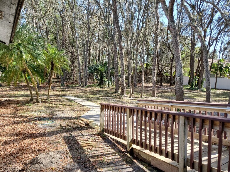 More Photos Of 113 W Chapman Rd, Oviedo Office For Lease