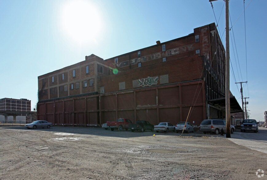 More Photos Of 1127 W 8th St, Kansas City Industrial For Sale