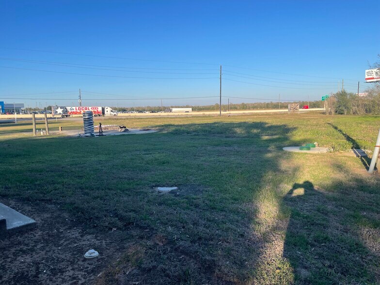 More Photos Of 4095 SE I 10 Frontage Rd, Sealy Medical For Sale