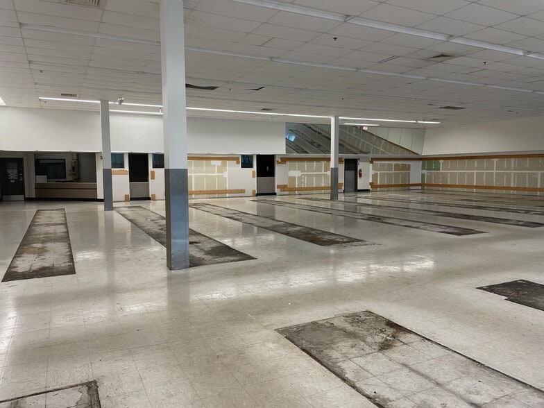 More Photos Of 6105 W Sunrise Blvd, Fort Lauderdale Freestanding For Lease