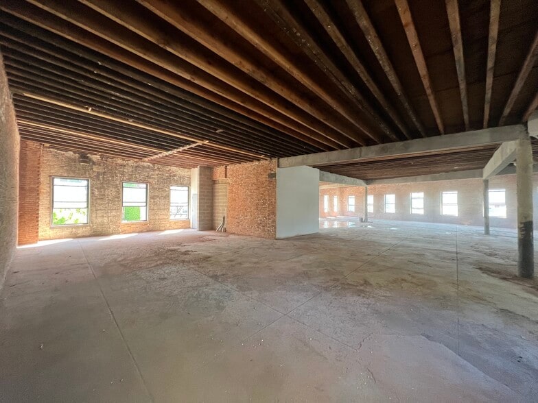 More Photos Of 1077-1081 Atlantic Ave, Brooklyn Showroom For Lease