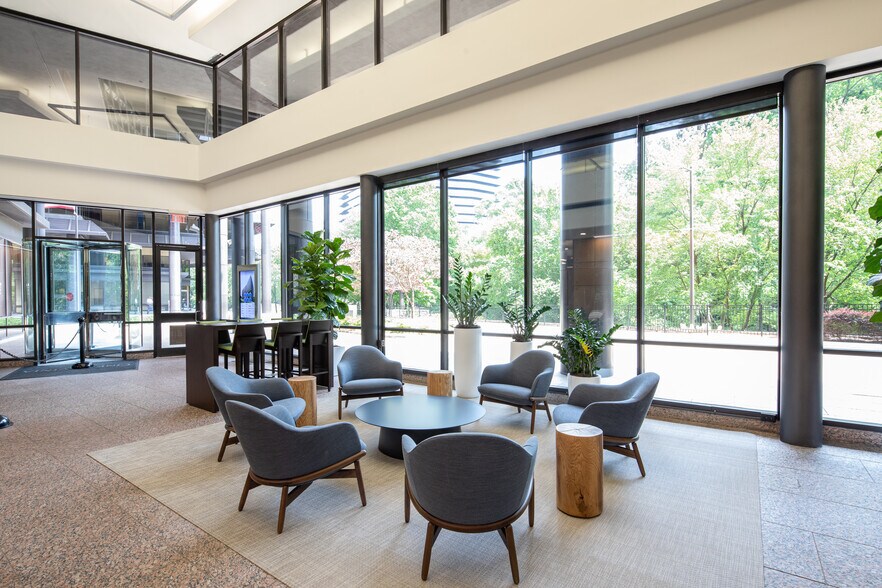 More Photos Of 2 Ravinia Dr, Atlanta Office For Lease