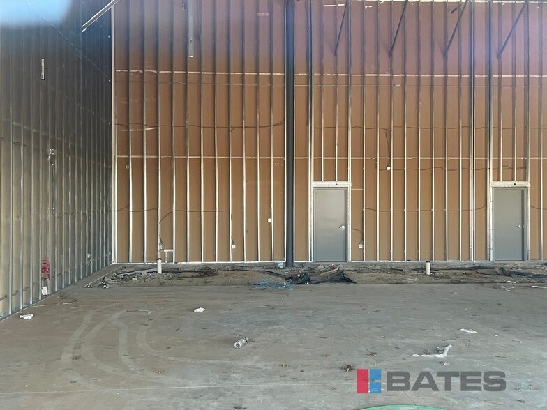 More Photos Of 2751 N Hwy 77, Waxahachie Storefront Retail Office For Lease