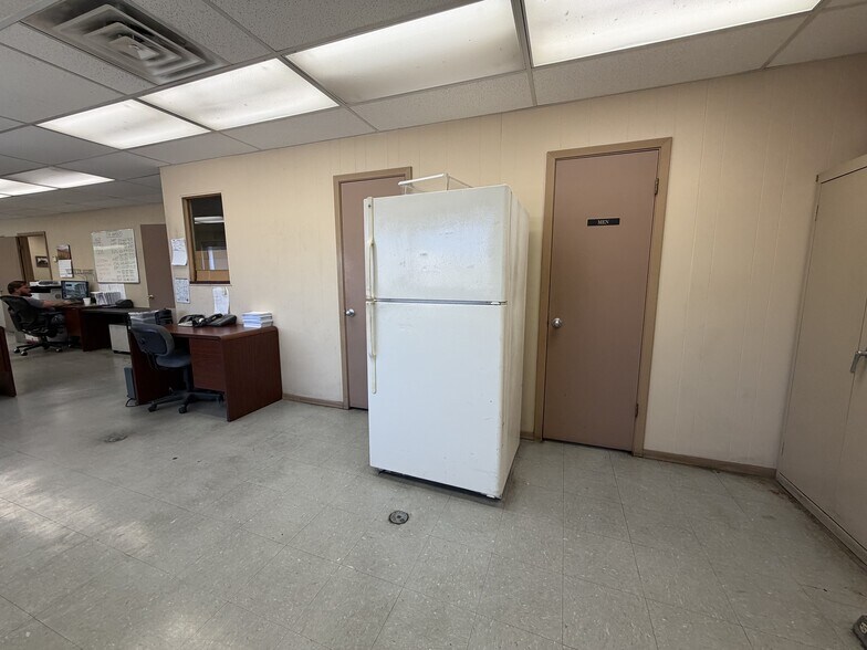 More Photos Of 2026 W Malone Ave, San Antonio Warehouse For Sale