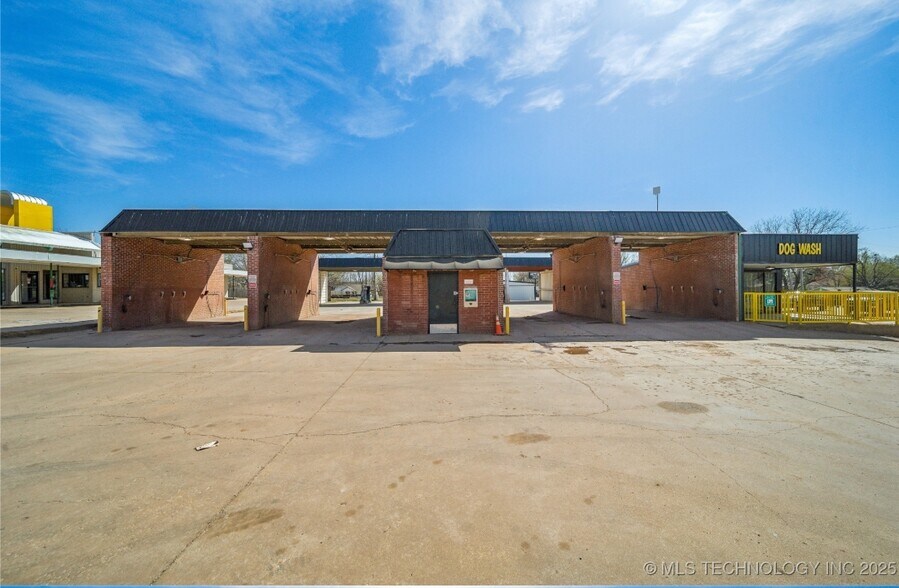 Primary Photo Of 144 W 4th Ave, Bristow Carwash For Sale