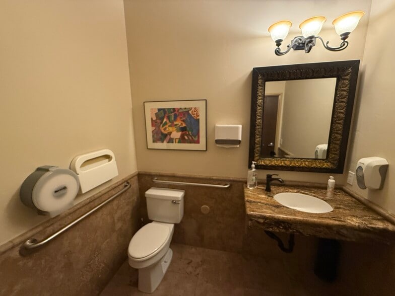 More Photos Of 7336 E Deer Valley Rd, Scottsdale Office For Sale