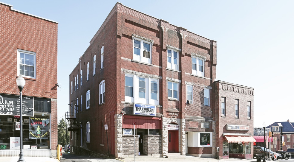 Primary Photo Of 512-514 W Main St, Mount Pleasant Storefront For Lease