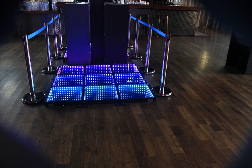 More Photos Of 35 NW 3rd Ave, Portland Bar For Sale