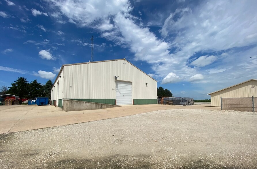 More Photos Of 780 S Chicago St, Geneseo Light Distribution For Lease