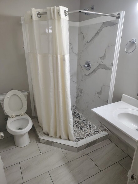 More Photos Of 2560 Center West Pky, Augusta Hotel For Sale