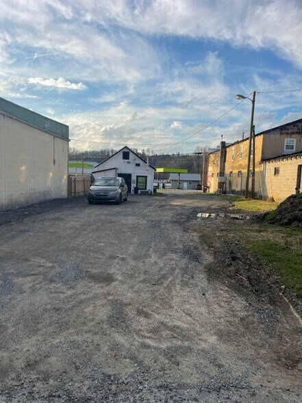 More Photos Of 6225 Highway 114, Lyerly Storefront For Sale