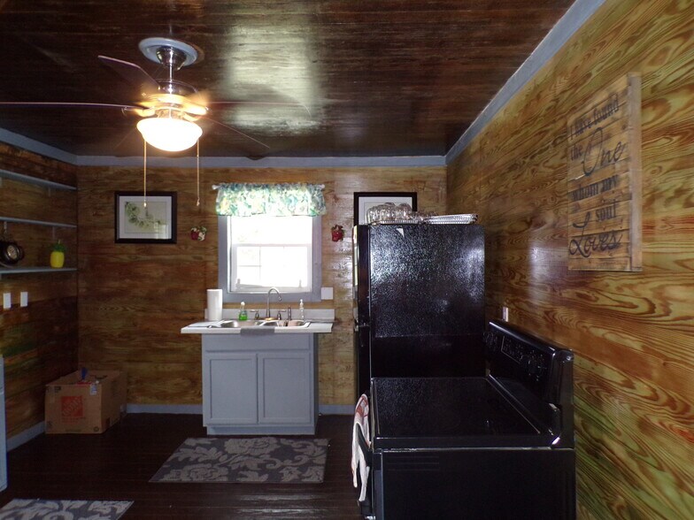 More Photos Of 450 S Oak St, Jackson Storefront Retail Office For Sale