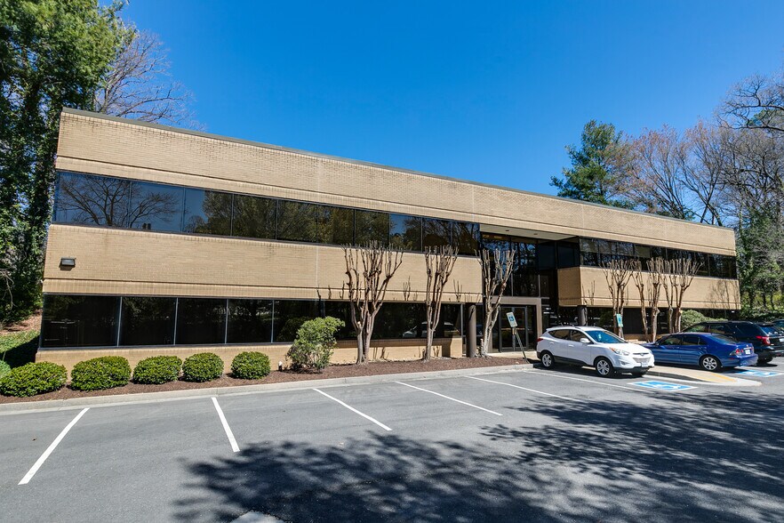 More Photos Of 8917 Fargo Rd, Richmond Office For Lease