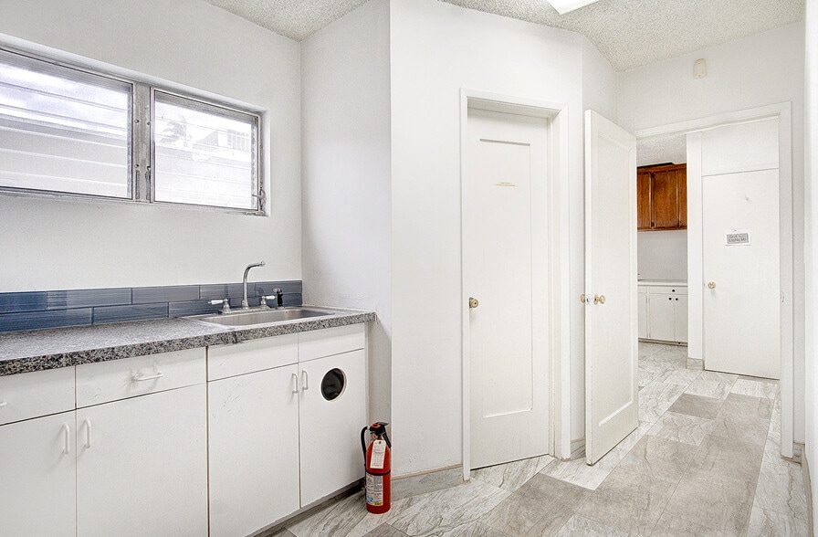 More Photos Of 1521 N Broadway, Santa Ana Medical For Sale