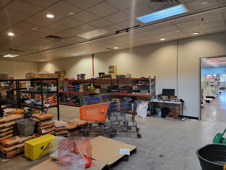 More Photos Of 856 S Alma School Rd, Mesa Freestanding For Sale