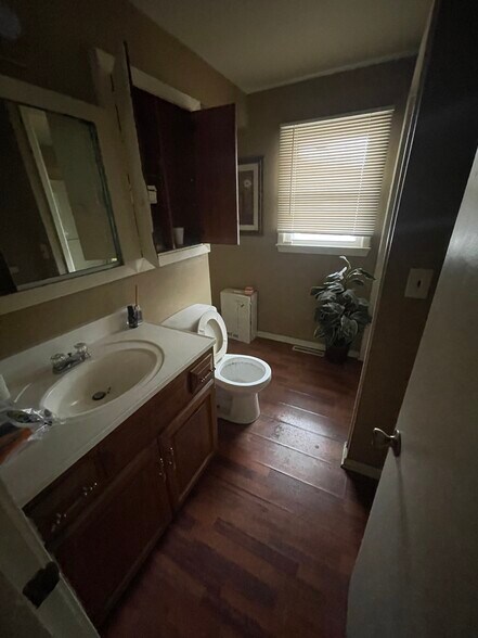 More Photos Of 6500 E 35th Ter, Kansas City Unknown For Lease