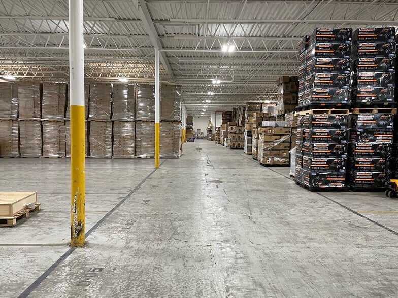 More Photos Of 301 Commerce Rd, Linden Warehouse For Lease