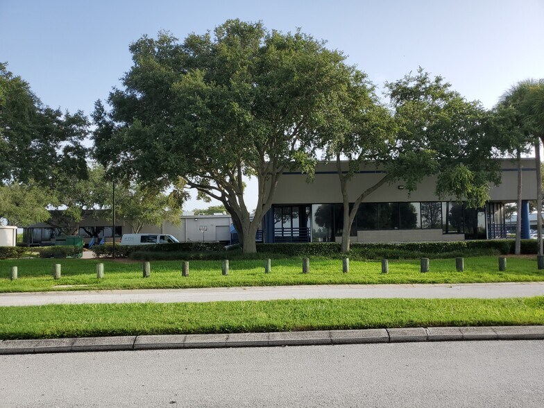 More Photos Of 5850 W Cypress St, Tampa Office For Lease