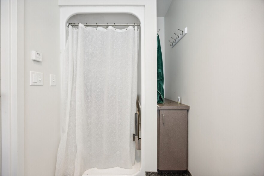 More Photos Of 10245-10255 Old Columbia Rd, Columbia Office For Sale