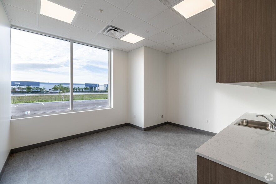 More Photos Of 6195 Tri County Commerce Way, Fort Myers Warehouse For Lease