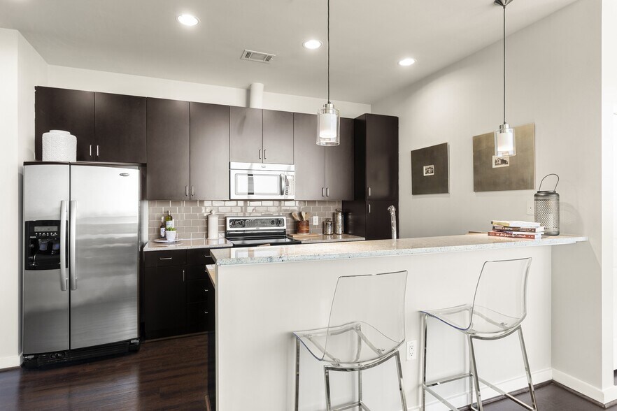 More Photos Of 5927 Almeda Rd, Houston Apartments For Lease