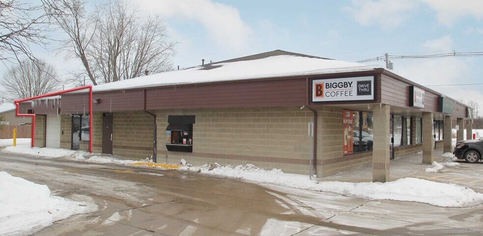 Primary Photo Of 516 N Main St, Grafton Freestanding For Lease
