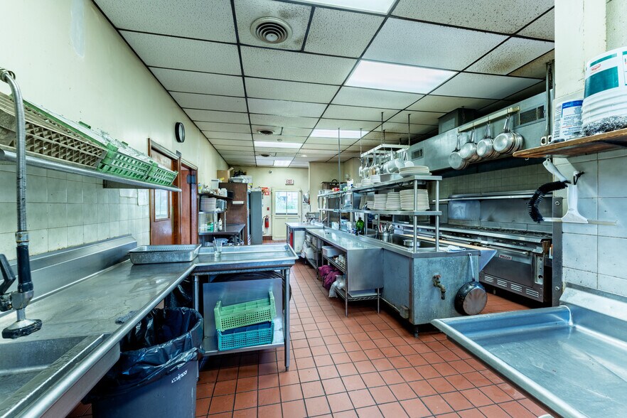 More Photos Of 400 S Center Ave, New Stanton Restaurant For Sale