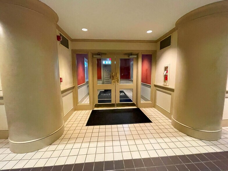 More Photos Of 250 E Market St, York Specialty For Sale