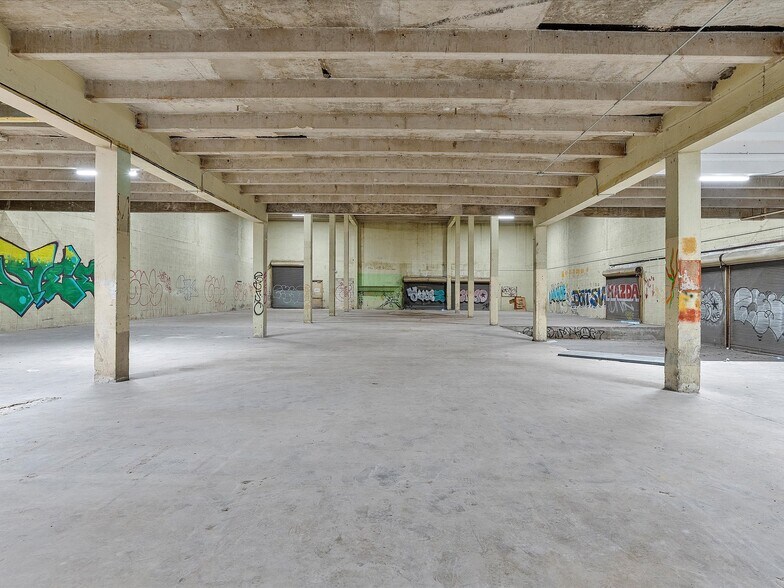 More Photos Of 301 NW 36th St, Miami General Retail For Sale