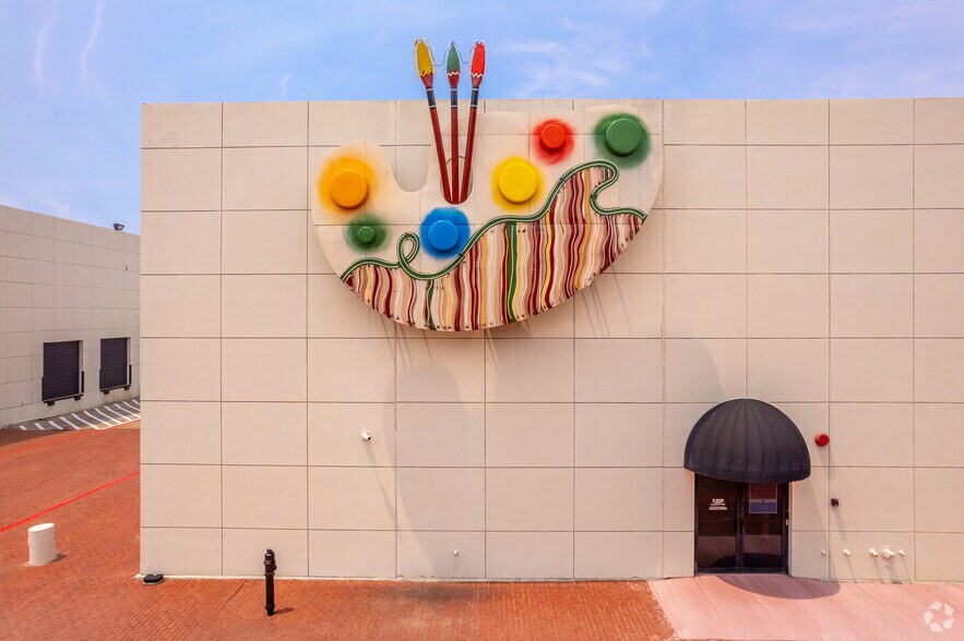 More Photos Of 400 E Royal Ln, Irving Unknown For Lease