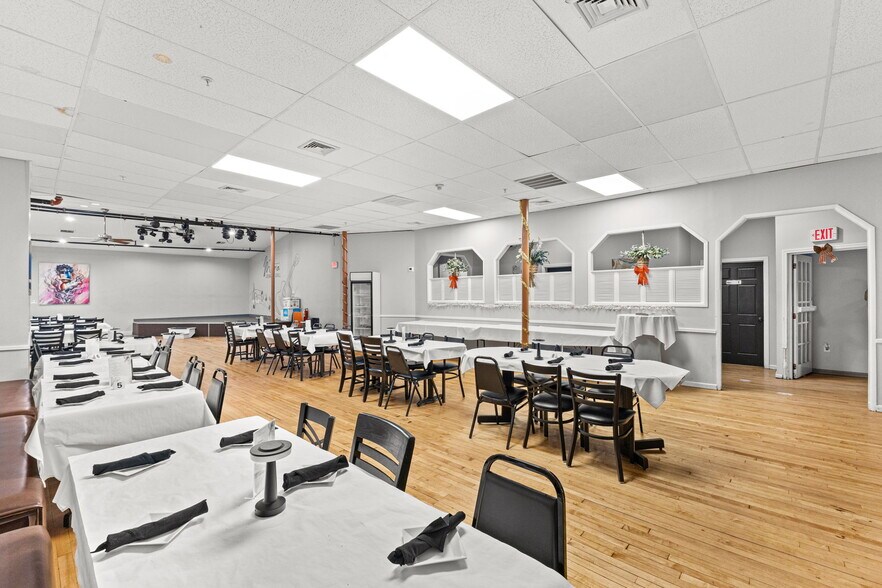 More Photos Of 1615-1623 Acushnet Ave, New Bedford Restaurant For Sale