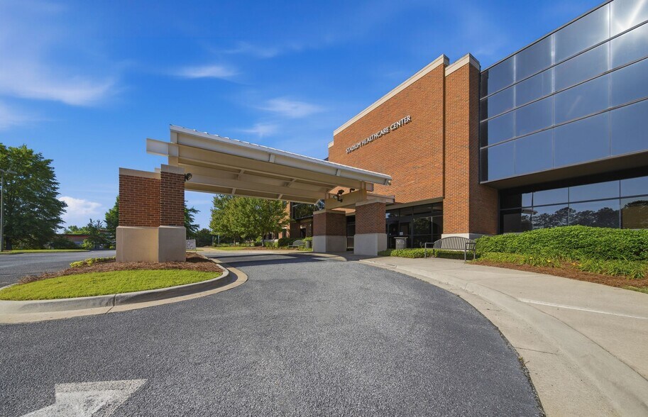 More Photos Of 1810 Stadium Dr, Phenix City Medical For Lease